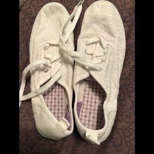 Lightly worn & washed White Eyelet Lace Tennies